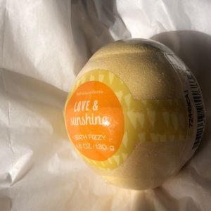 NWT Bath & Body Works Love & Sunshine Bath Fizzy.  Discontinued item.